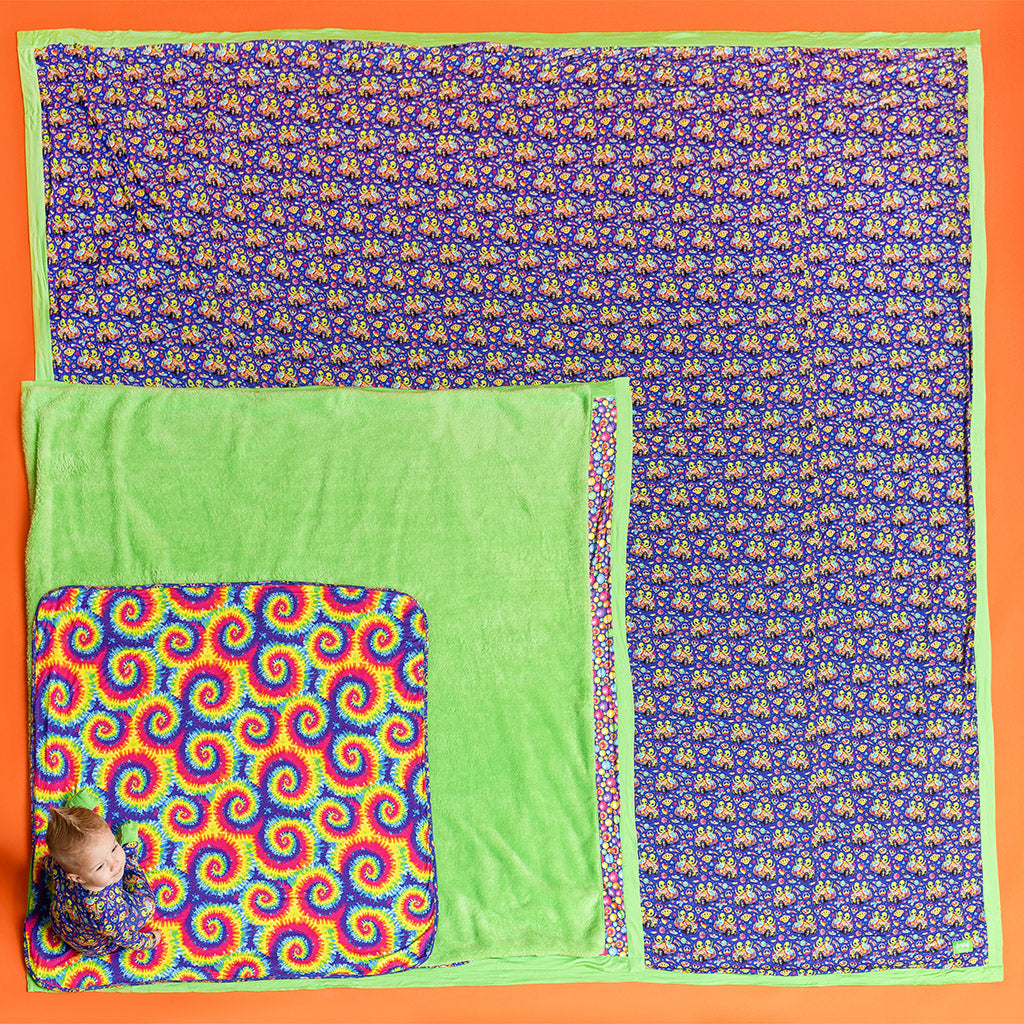 Lisa Frank® Zoomer & Zorbit & Colorful Comets Luxe Patoo® Blanket