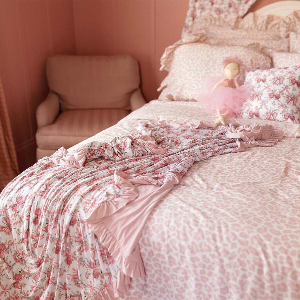 Loraine & Starry Pink Ruffled Luxe Patoo® Blanket