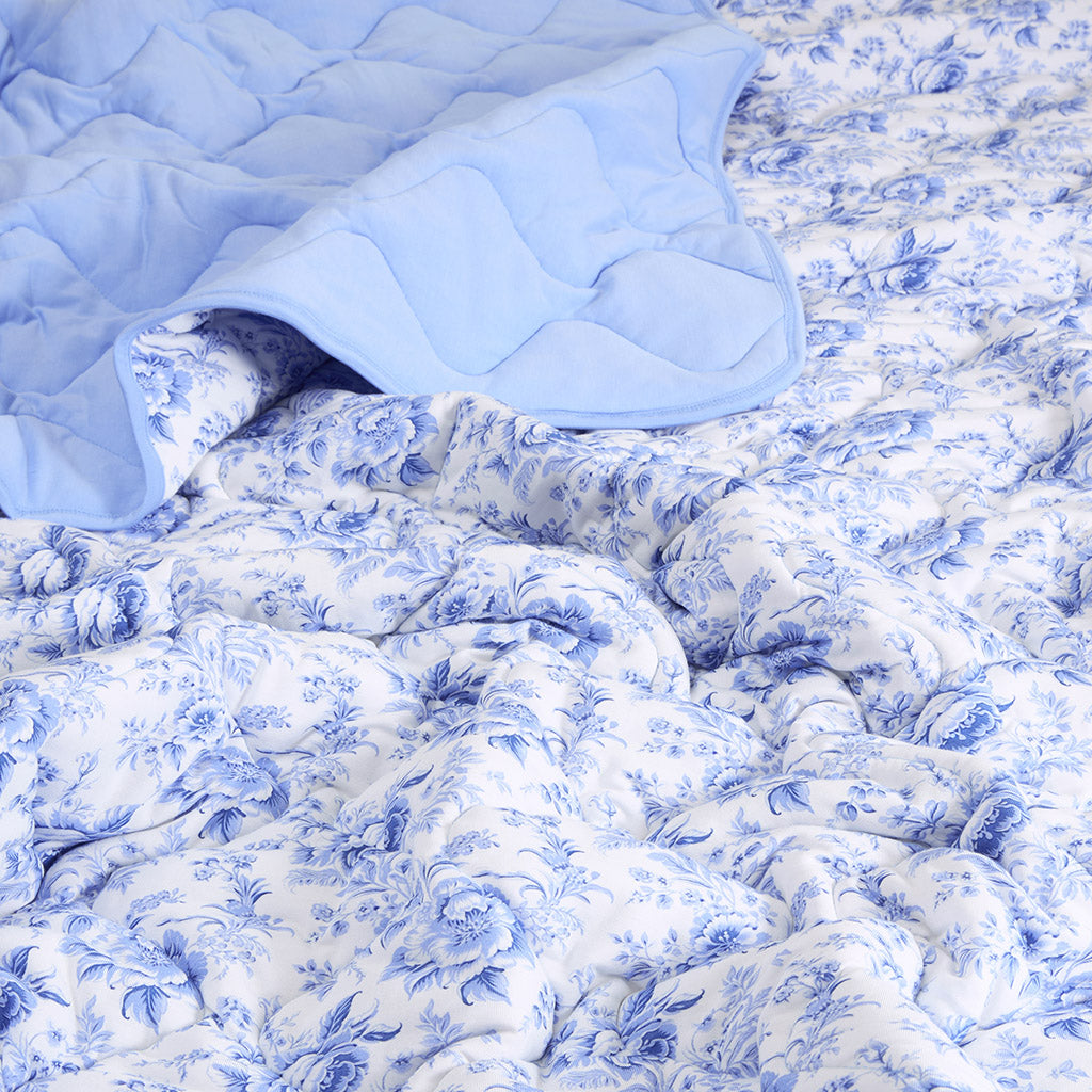 Yve & Yve Blue Reversible Quilted Patoo® Blanket