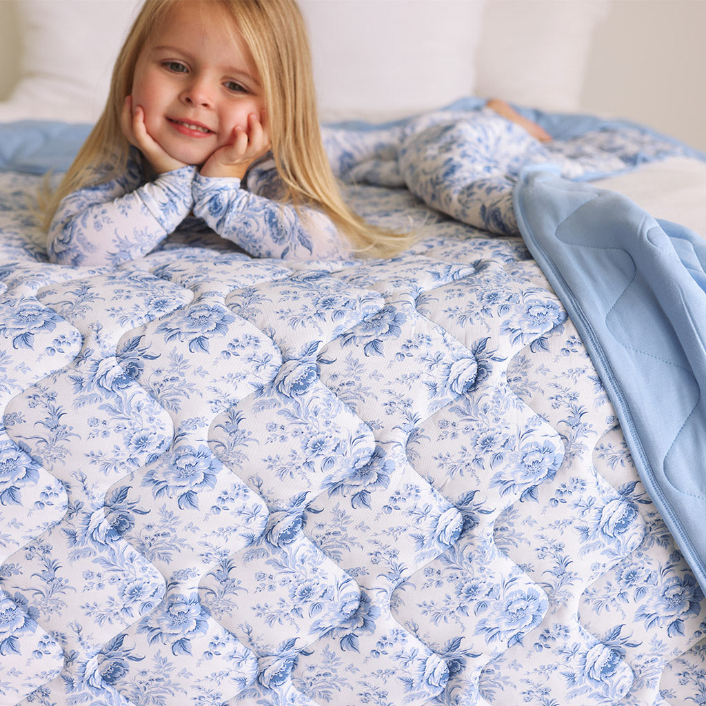 Yve & Yve Blue Reversible Quilted Patoo® Blanket