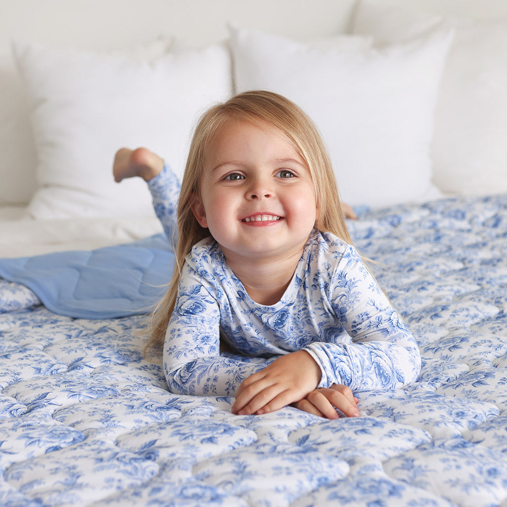 Yve & Yve Blue Reversible Quilted Patoo® Blanket