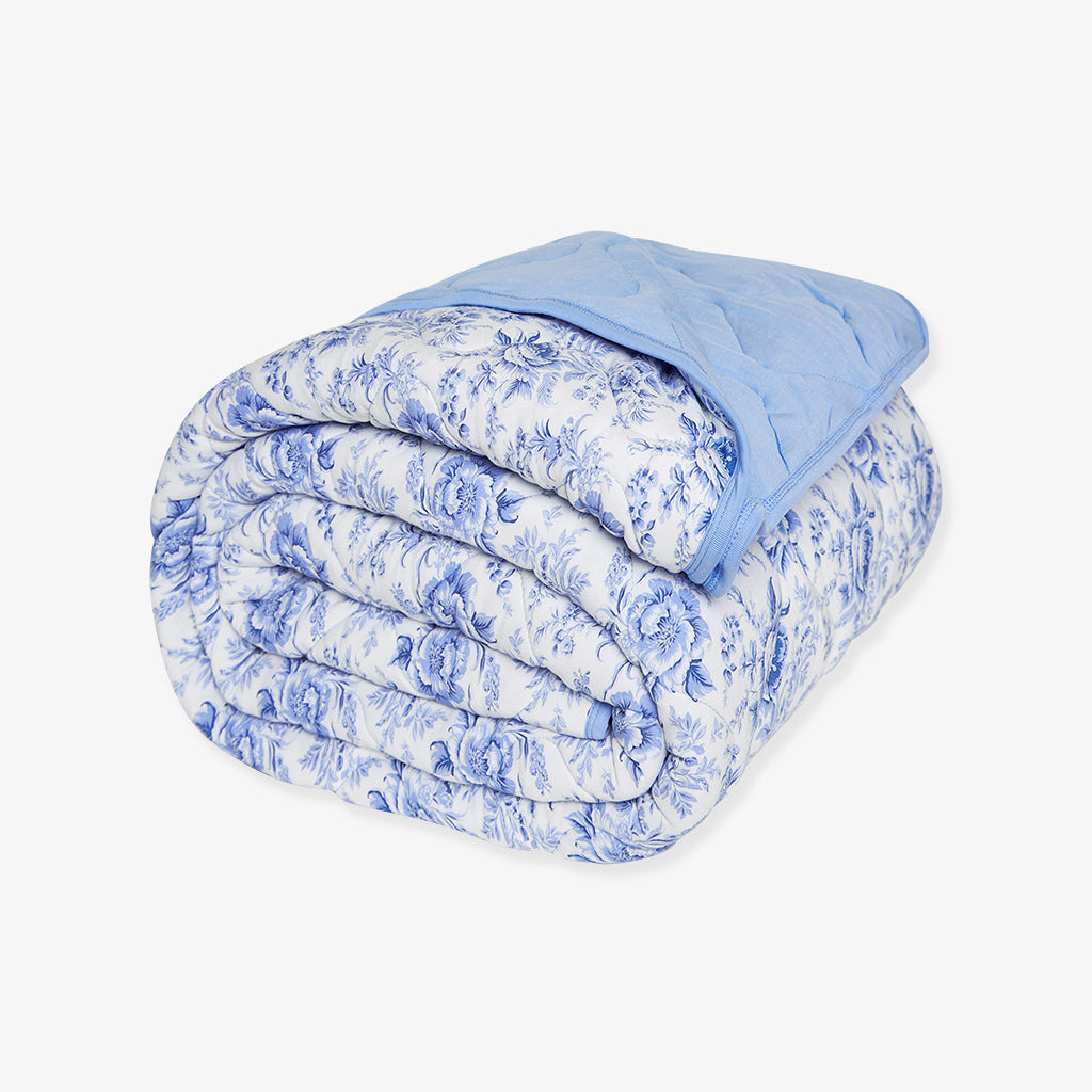 Yve & Yve Blue Reversible Quilted Patoo® Blanket